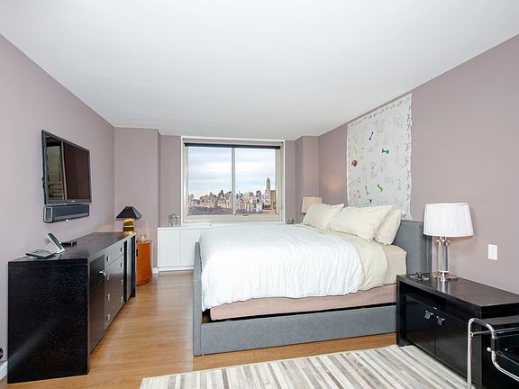 5th image of 30 W 63rd St