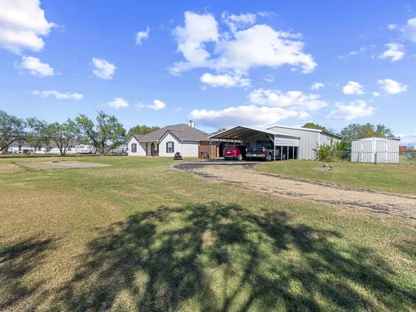 943 Doc Holiday Rd, Sanger, TX 76266