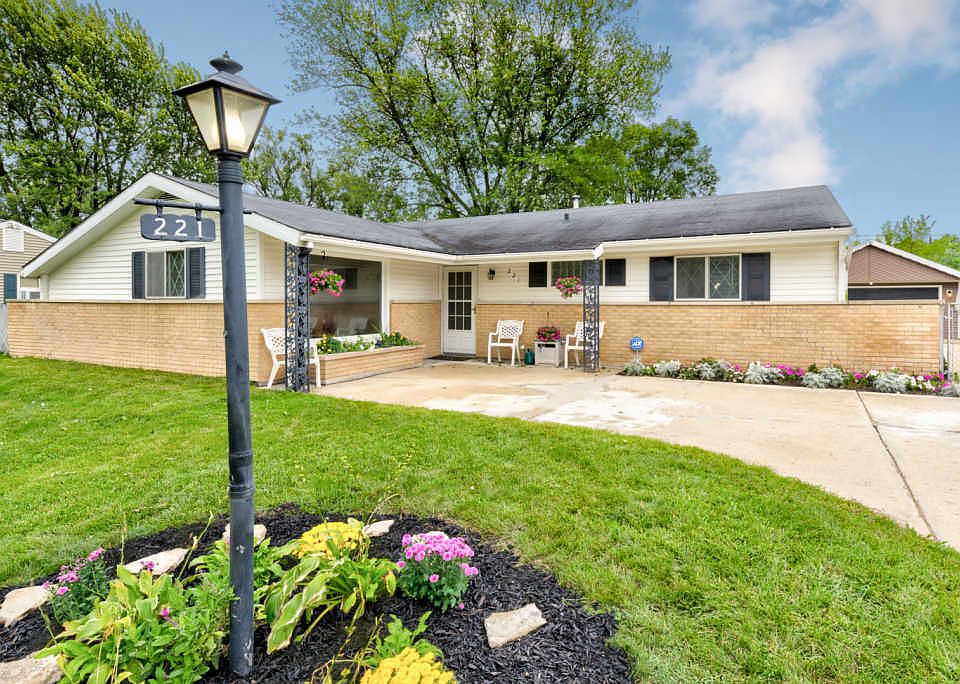 1st image of 221 Fairwood Dr