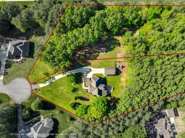 545 Little Cove Ln, Clover, SC 29710