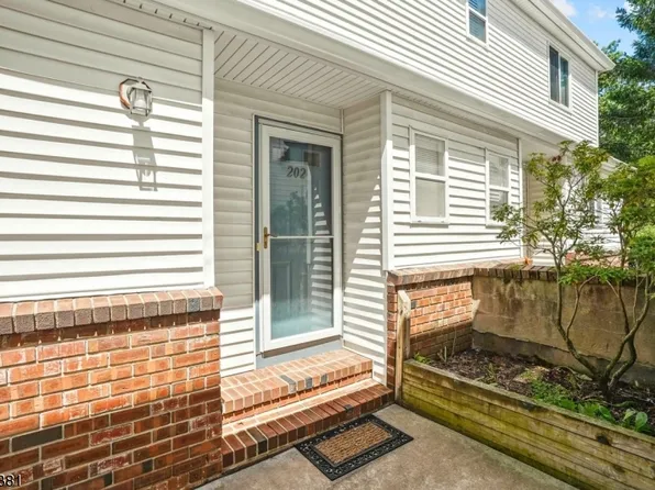 202 Blackberry Ct, Raritan Twp., NJ 08822