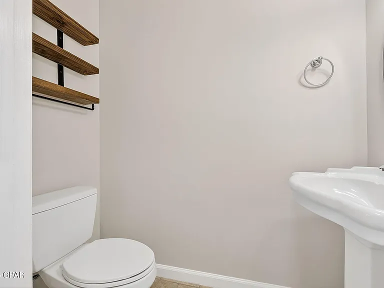 2605 Avondale Ct — Photo 11