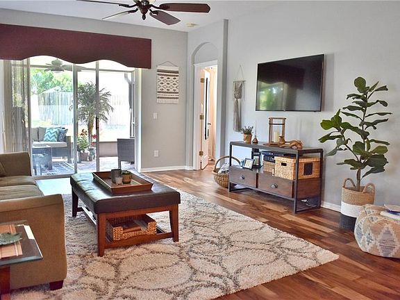 5th image of 6913 Surrey Oak Dr
