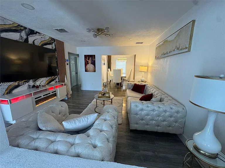 427 NW 19th Ave #0 — Photo 11