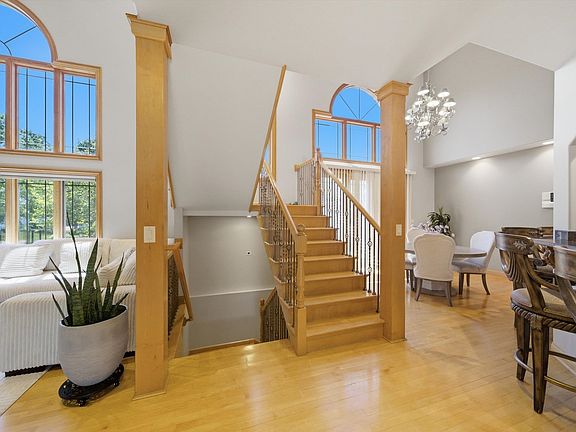 5th image of 651 Anne Ln