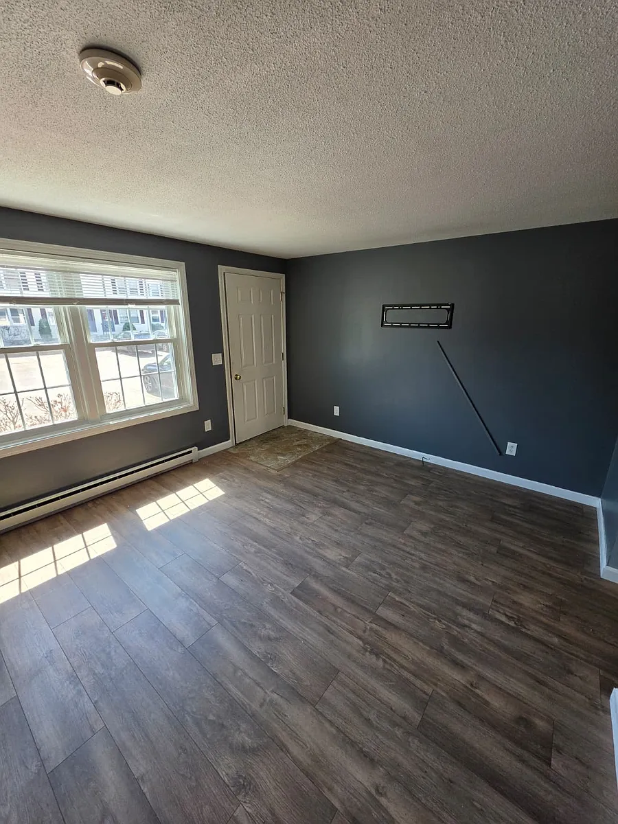 Building Photo - 794 Court St #D