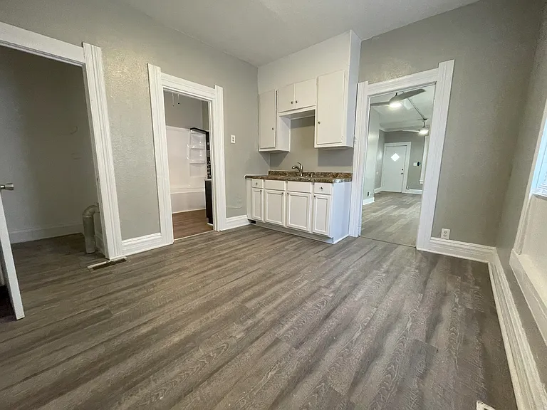 847 Clark St — Photo 9