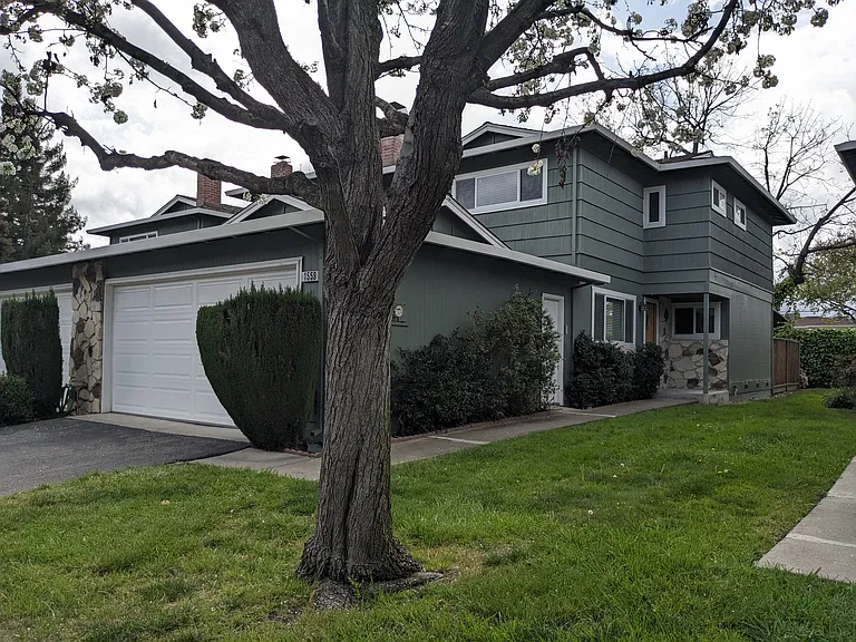 1559 Lilac Ln — Photo 1