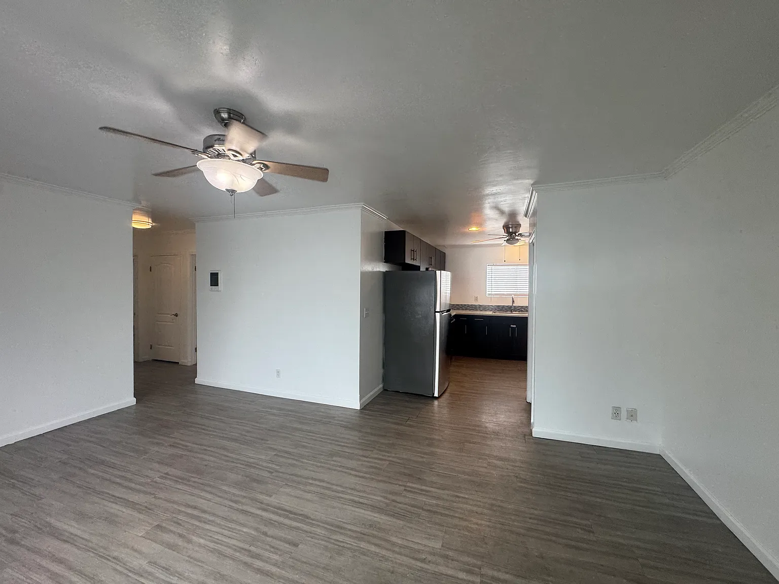3 bed, 1100 sqft, $3,195 — Photo 2