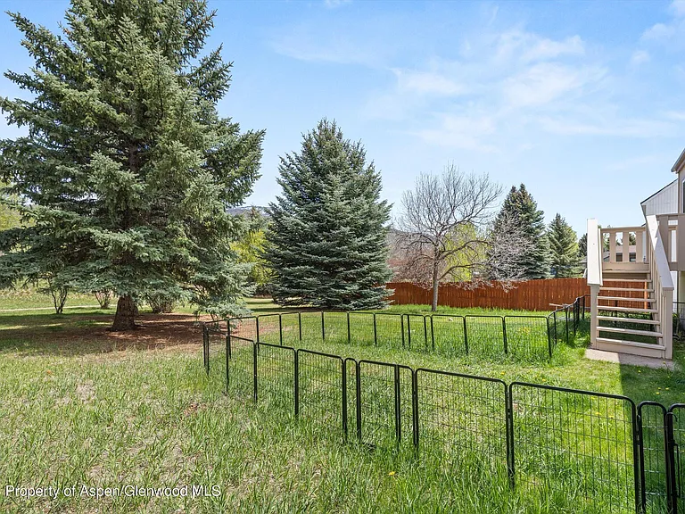 382 Summit Dr — Photo 22