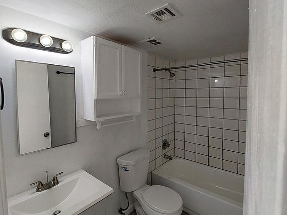 3rd image of 6719 W Myrtle Ave APT 1