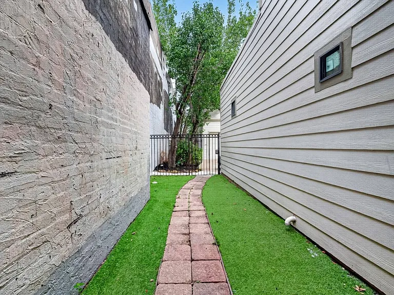 Rusk St — Photo 35