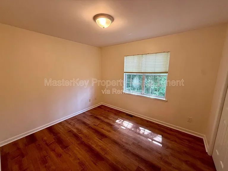 327 Saint Thomas Dr — Photo 15