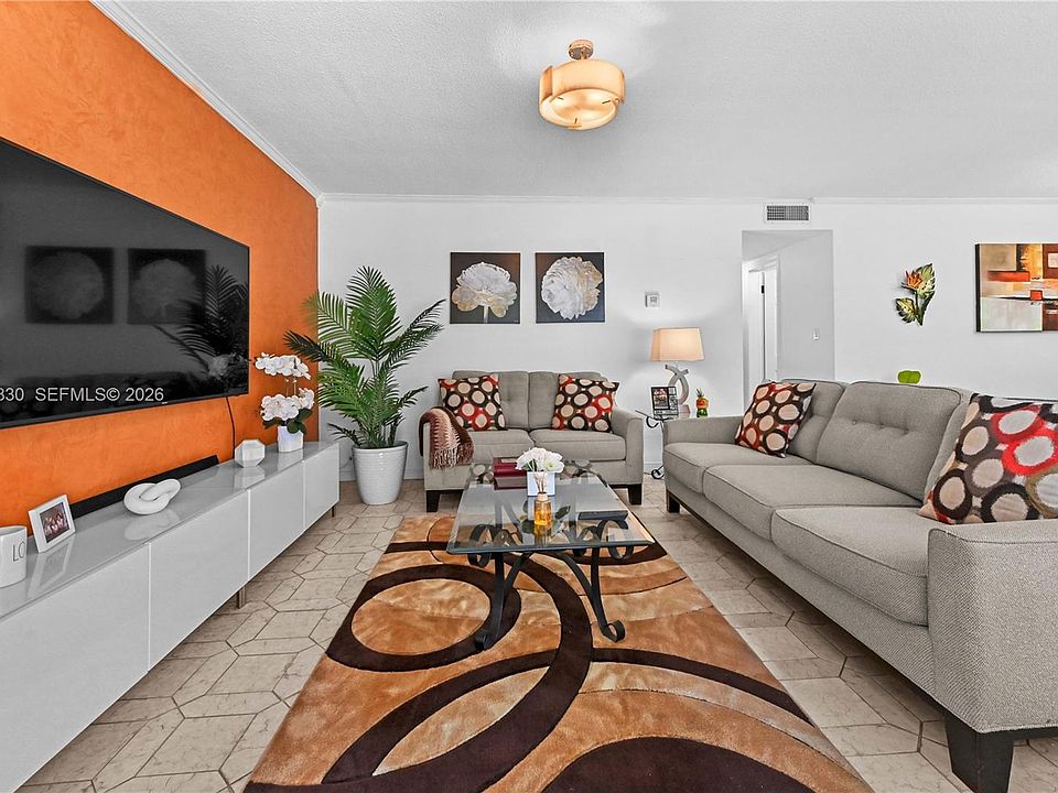 1st image of 200 NE 12th Ave APT 3A