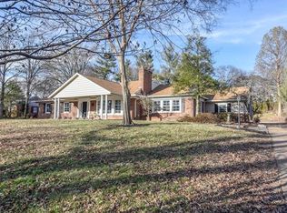 23 Woodcrest Dr, Saint Louis, MO 63124