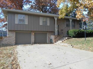 3816 Queen Ridge Dr, Independence, MO 64055