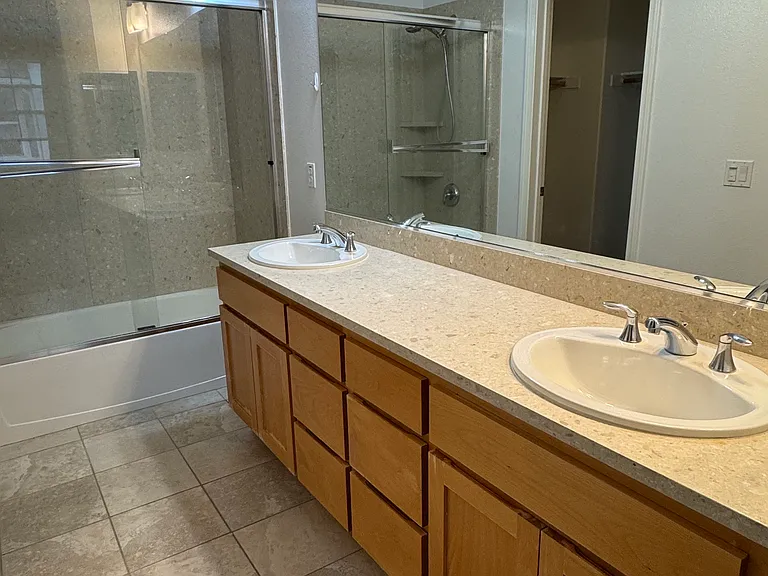 1195 Westbury Dr — Photo 24
