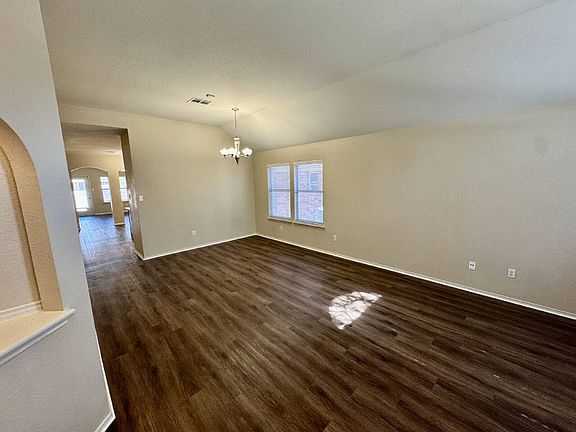 3rd image of 909 House Creek Dr