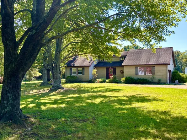 4756 Oak Mound Ln, Flora, IL 62839