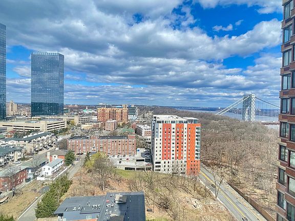 Gorgeous NY & Bridge Views