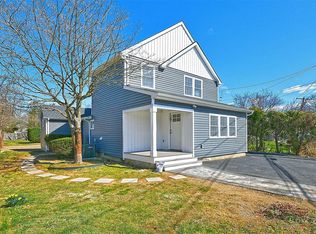 113 E 11th St, Huntington Station, NY 11746