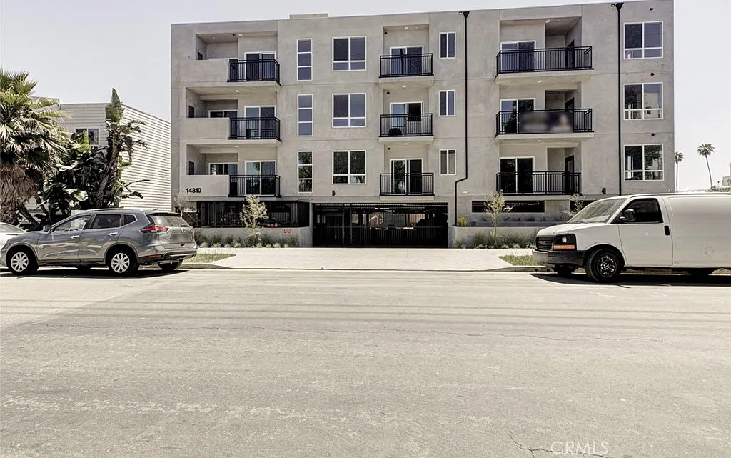 3 bed, 1426 sqft, $3,200 — Photo 1