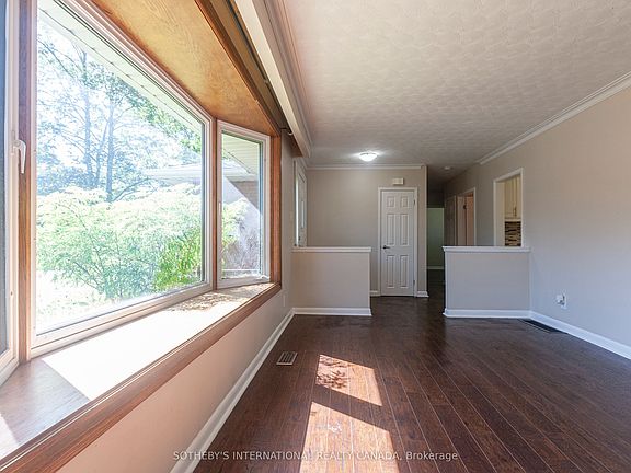5th image of 1461 Moss Glen Rd