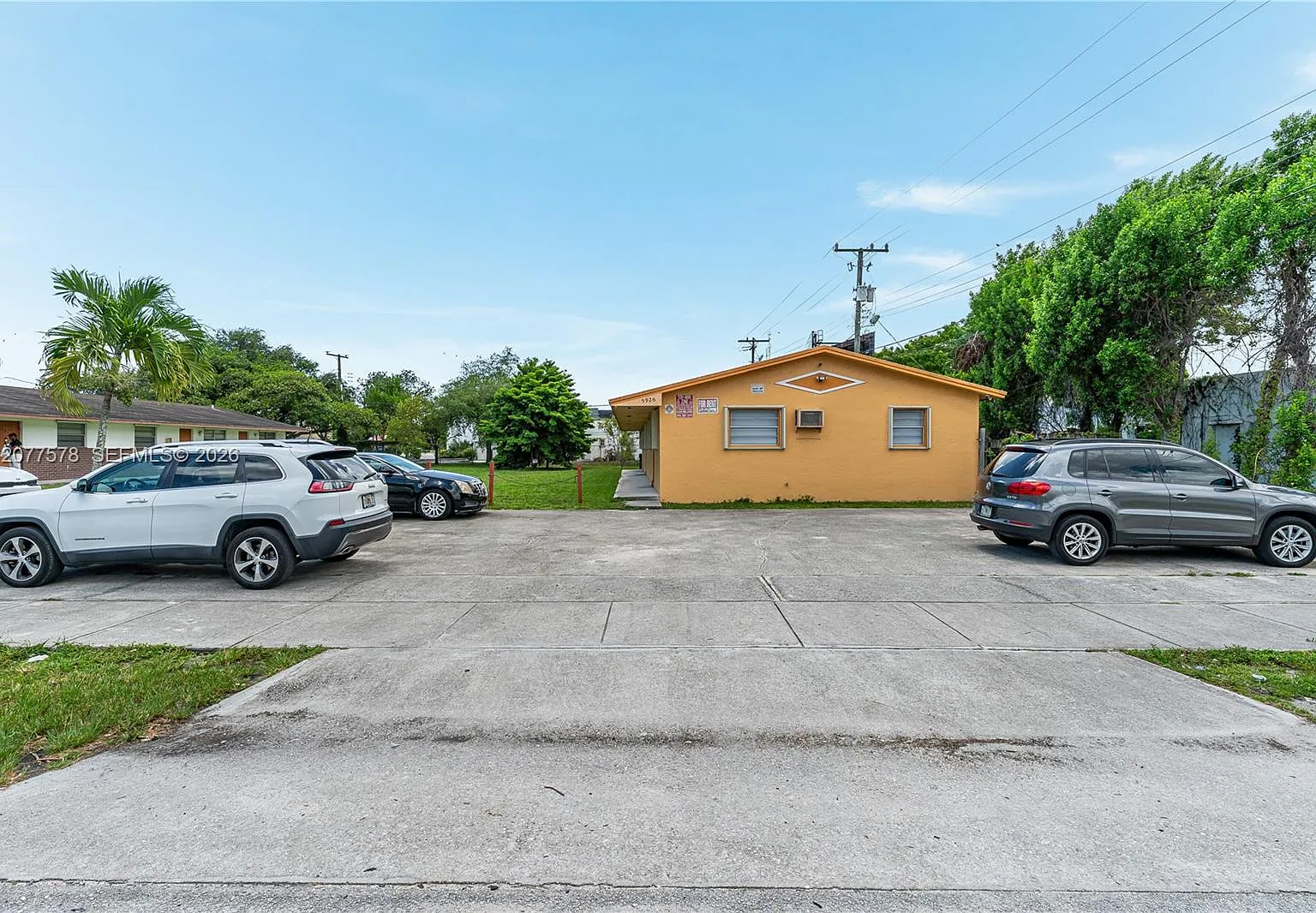 Miami Gardens Estates — Photo 2