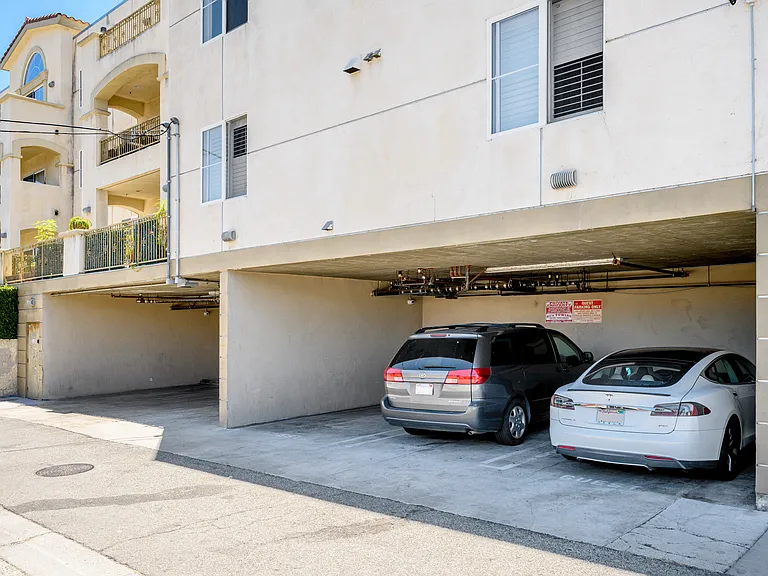 6800 Corbin Ave #106 — Photo 39