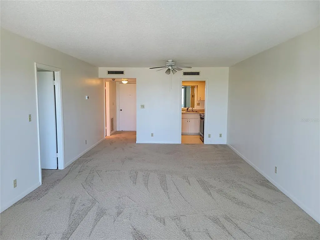 400 64th Ave — Photo 3