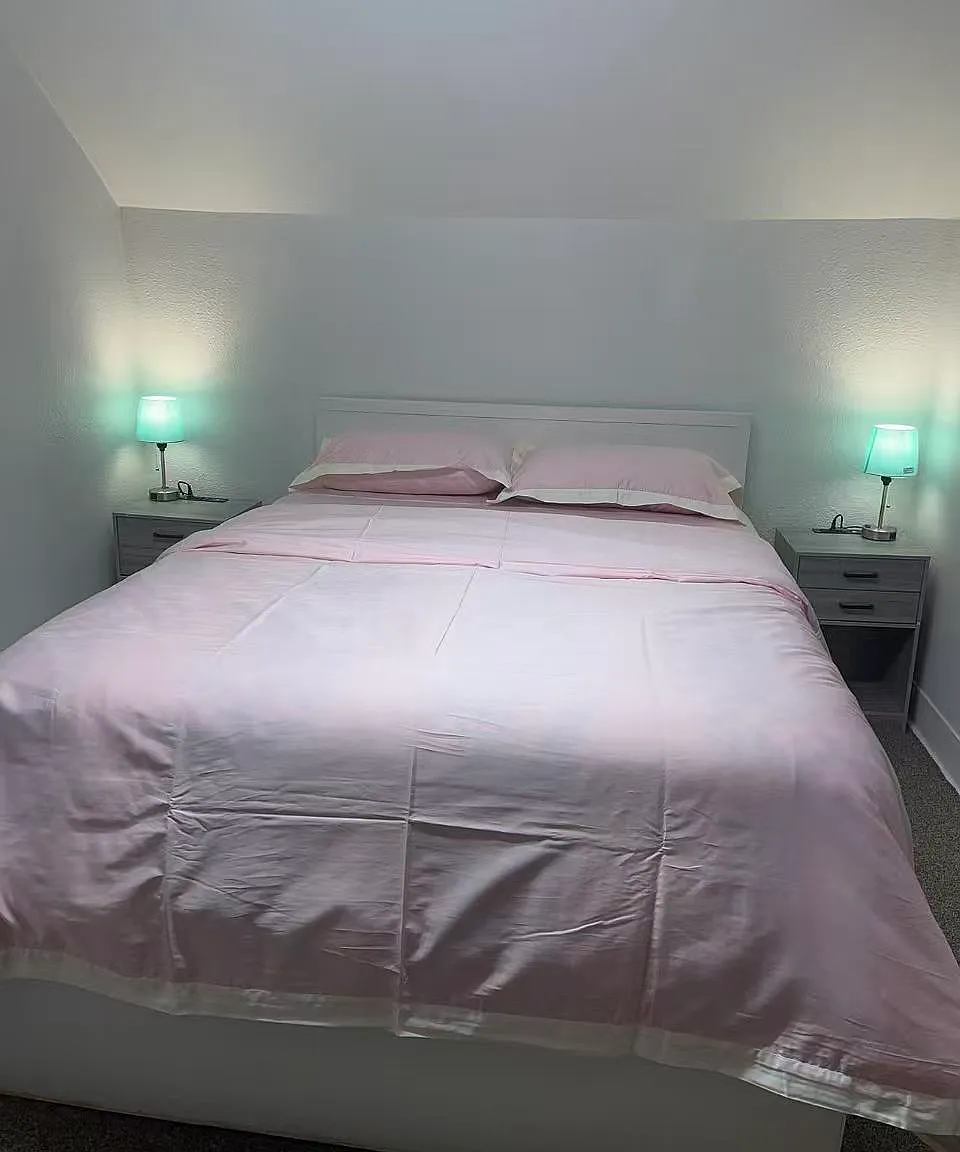 1 bed, 180 sqft, $900 — Photo 1