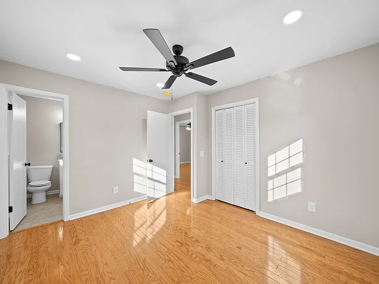 215 Hill St — Photo 32
