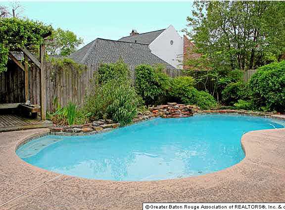 5th image of 220 Knox Hill Dr