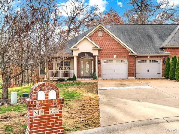 318 Country Villa Ln, Washington, MO 63090