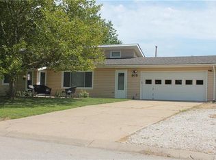 915 S 135th St, Bonner Springs, KS 66012