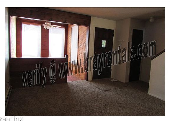3192 Hill Ave. #1 entry