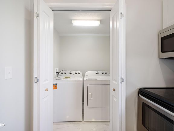 5th image of 825 Hamilton St