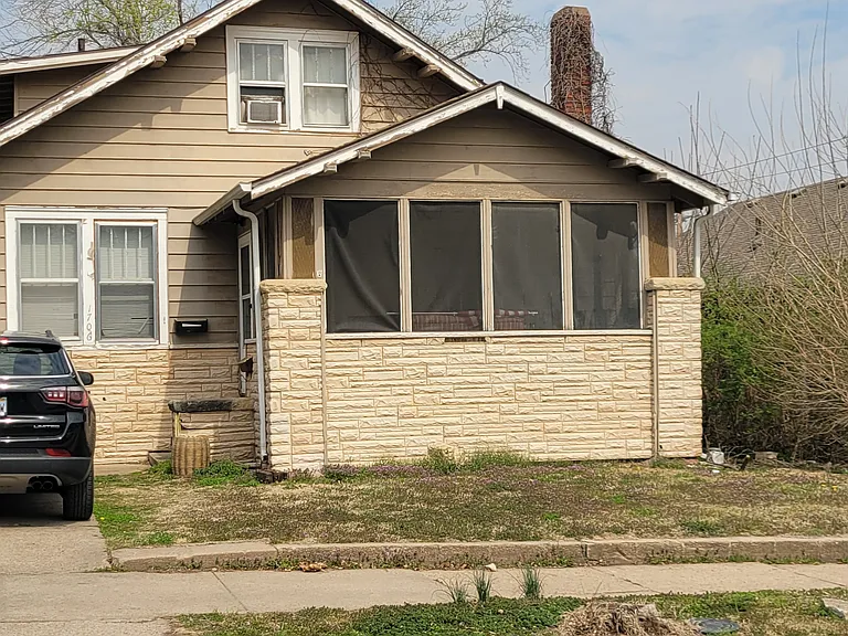 1706 Laramie St — Photo 2