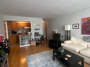 433 W Wellington Ave #11C, Chicago, IL 60657