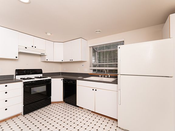 2nd image of 10358 Riviera Pl NE