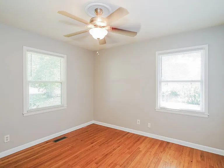 112 Bush Ave — Photo 10