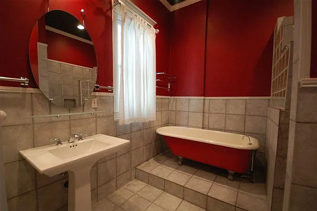 1st Floor - Primary Bathroom