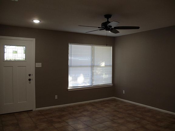 3rd image of 4135 Waikiki Dr