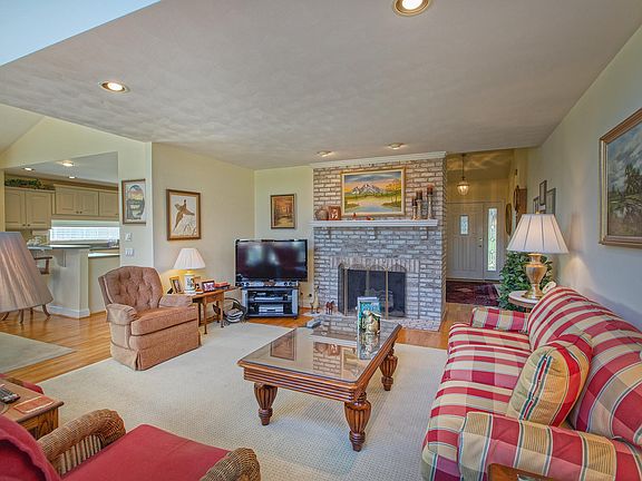 5th image of 190 Island Green Dr #09