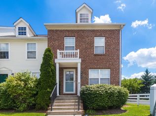 952 Hartford Village Blvd, Columbus, OH 43228
