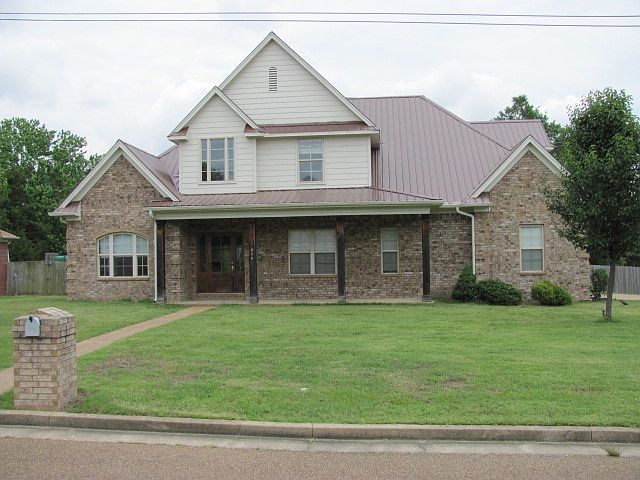 1st image of 404 Largo Dr