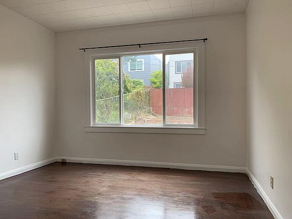 4th image of 326 Teresita Blvd
