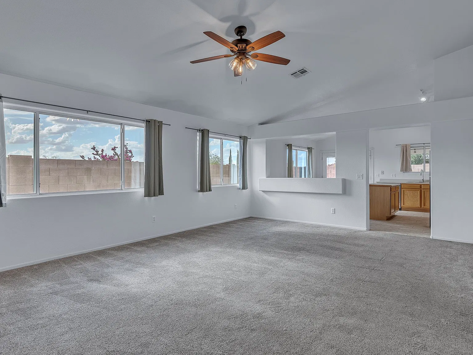 4 bed, 1443 sqft, $2,300 — Photo 3