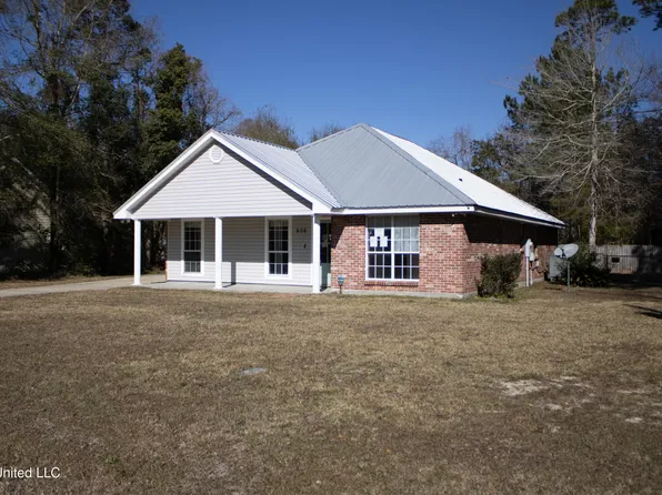 908 Edna St, Waveland, MS 39576