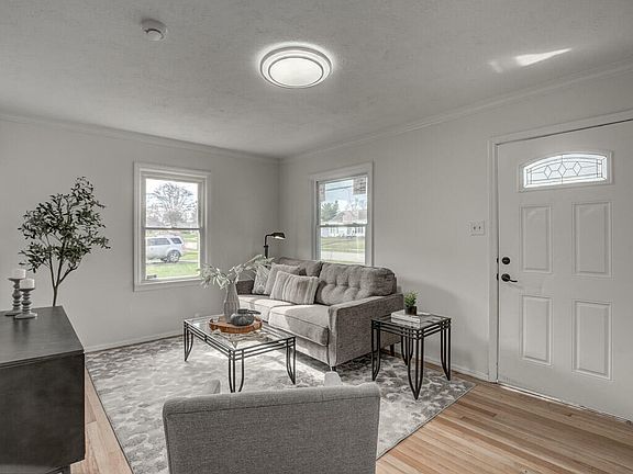 3rd image of 424 Summit Dr